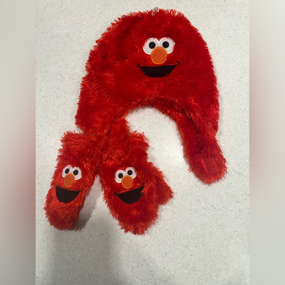 Sesame Street Elmo Toddler’s Hat & Mitten Set! Unisex